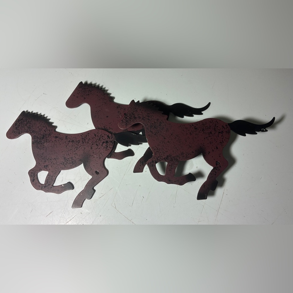 WESTERN*AMERICAN*METAL SCULPTURE WALL HANGER*3 GALLOPING HORSES*APPRX:15.5"×7.5"